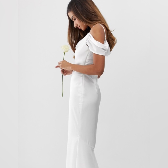Missguided Off the Shoulder Fishtail White Maxi Dress - Picture 2 of 6